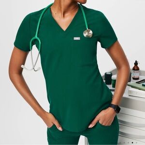 Figs Scrub Set in Hunter Green, size SMALL